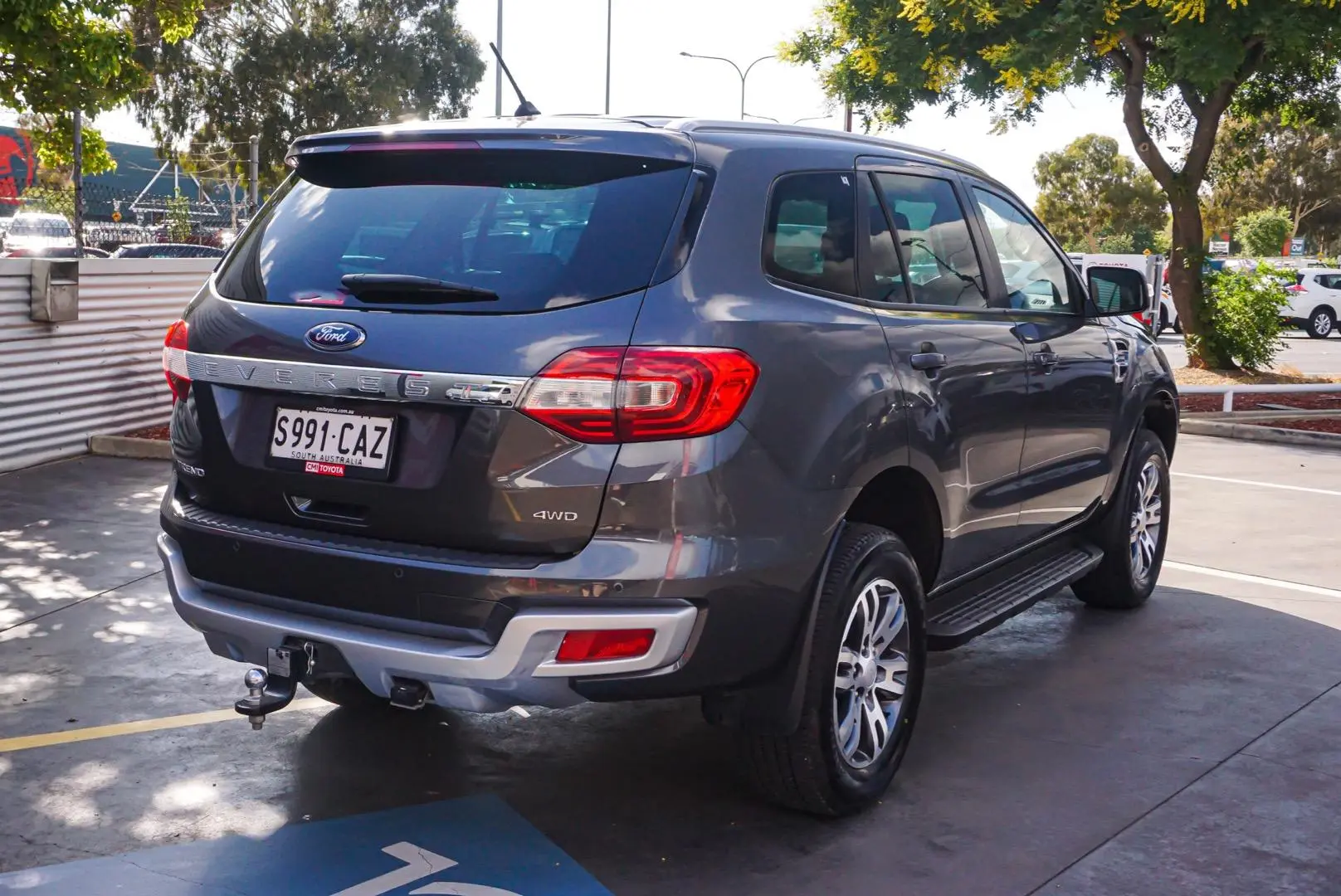 2019 Ford Everest Gallery Image 2