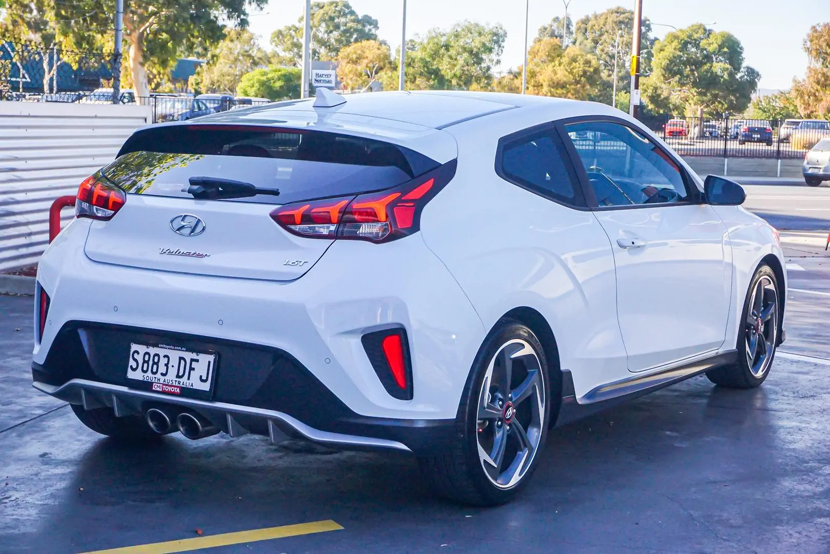 2019 Hyundai Veloster Gallery Image 2