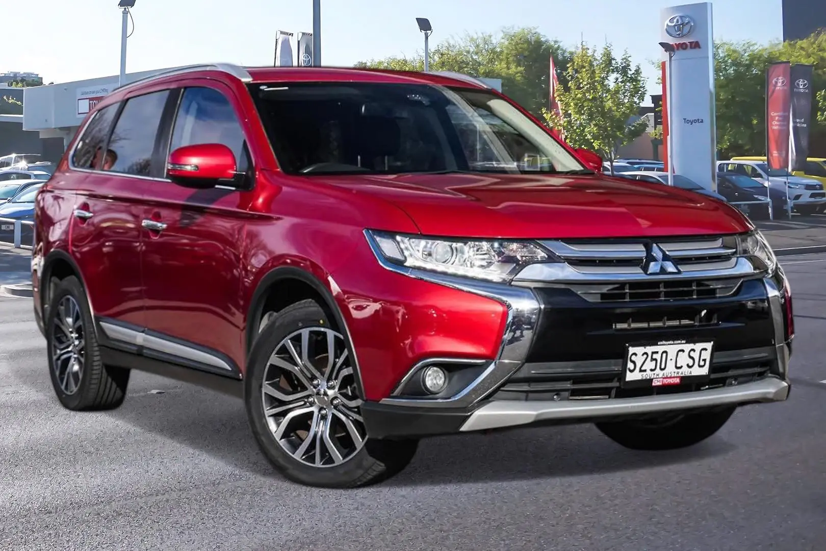 2018 Mitsubishi Outlander Gallery Image 1
