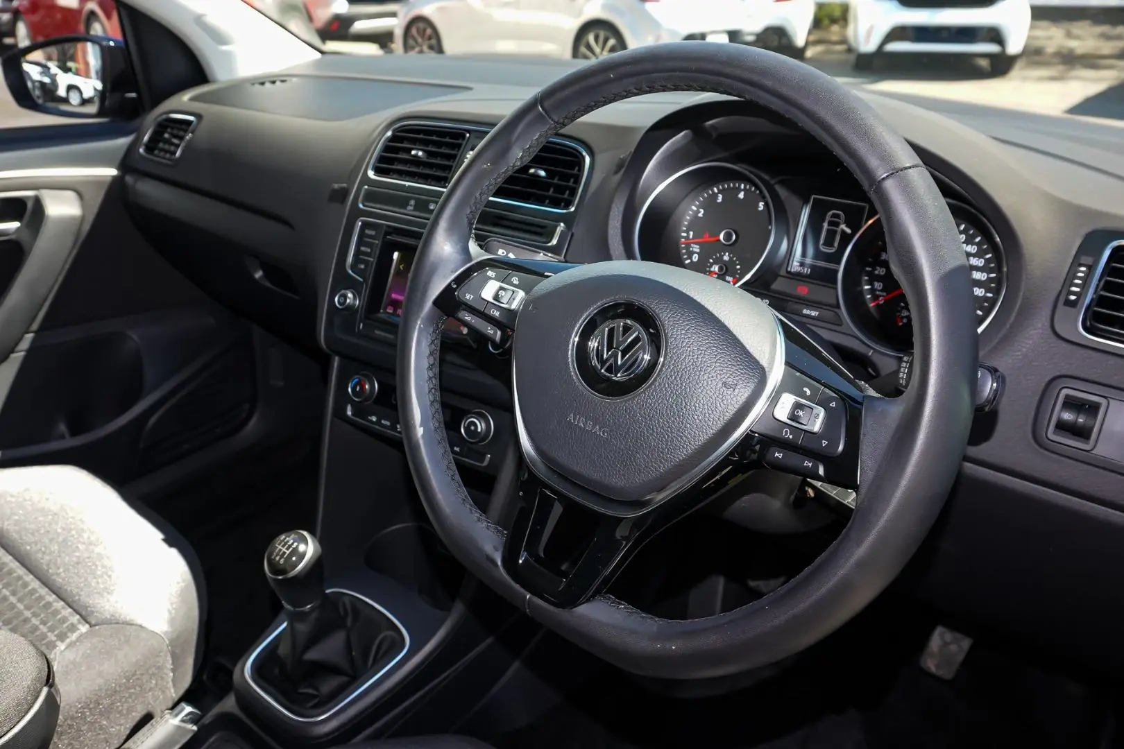2015 Volkswagen Polo Gallery Image 6