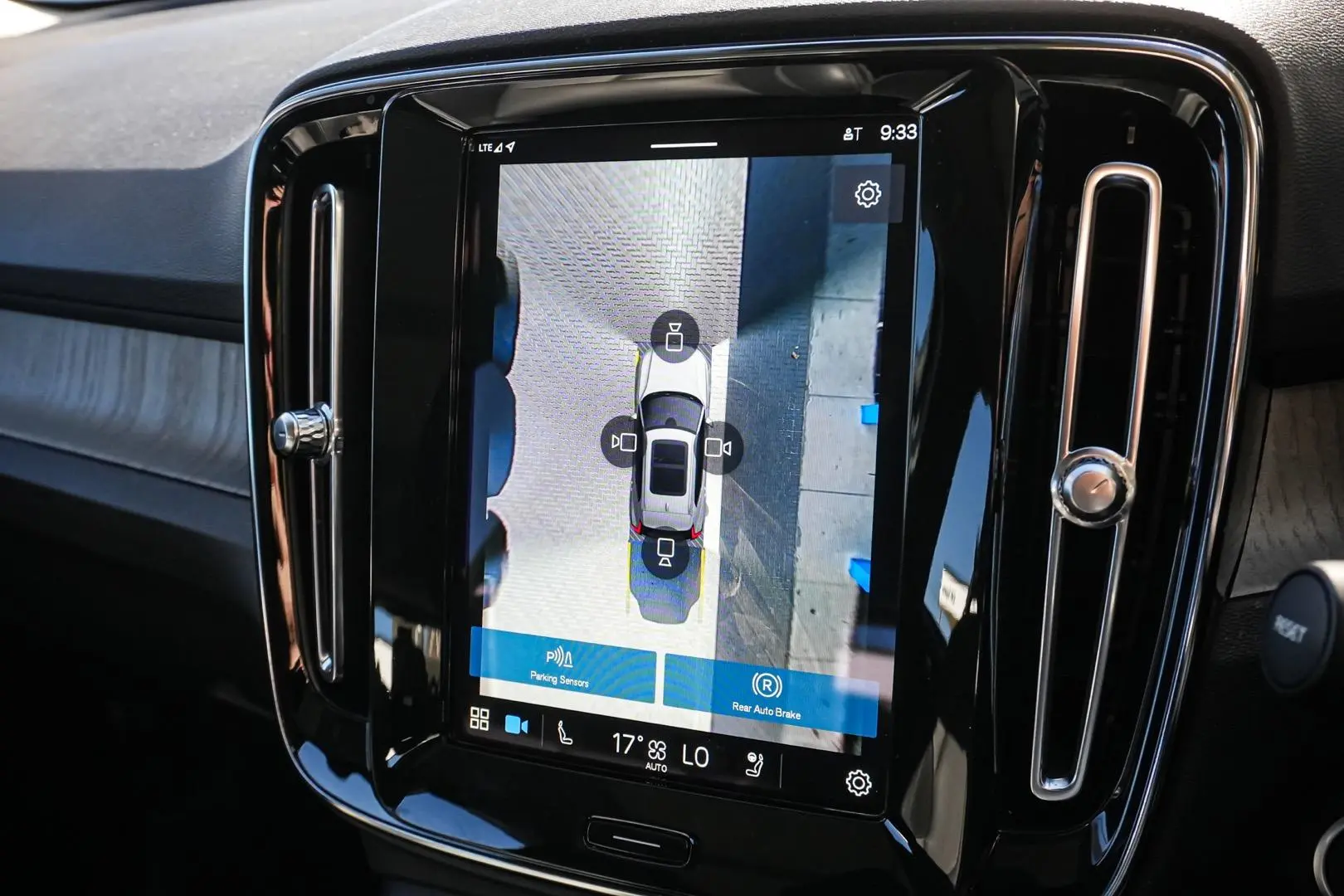 2023 Volvo XC40 Gallery Image 23