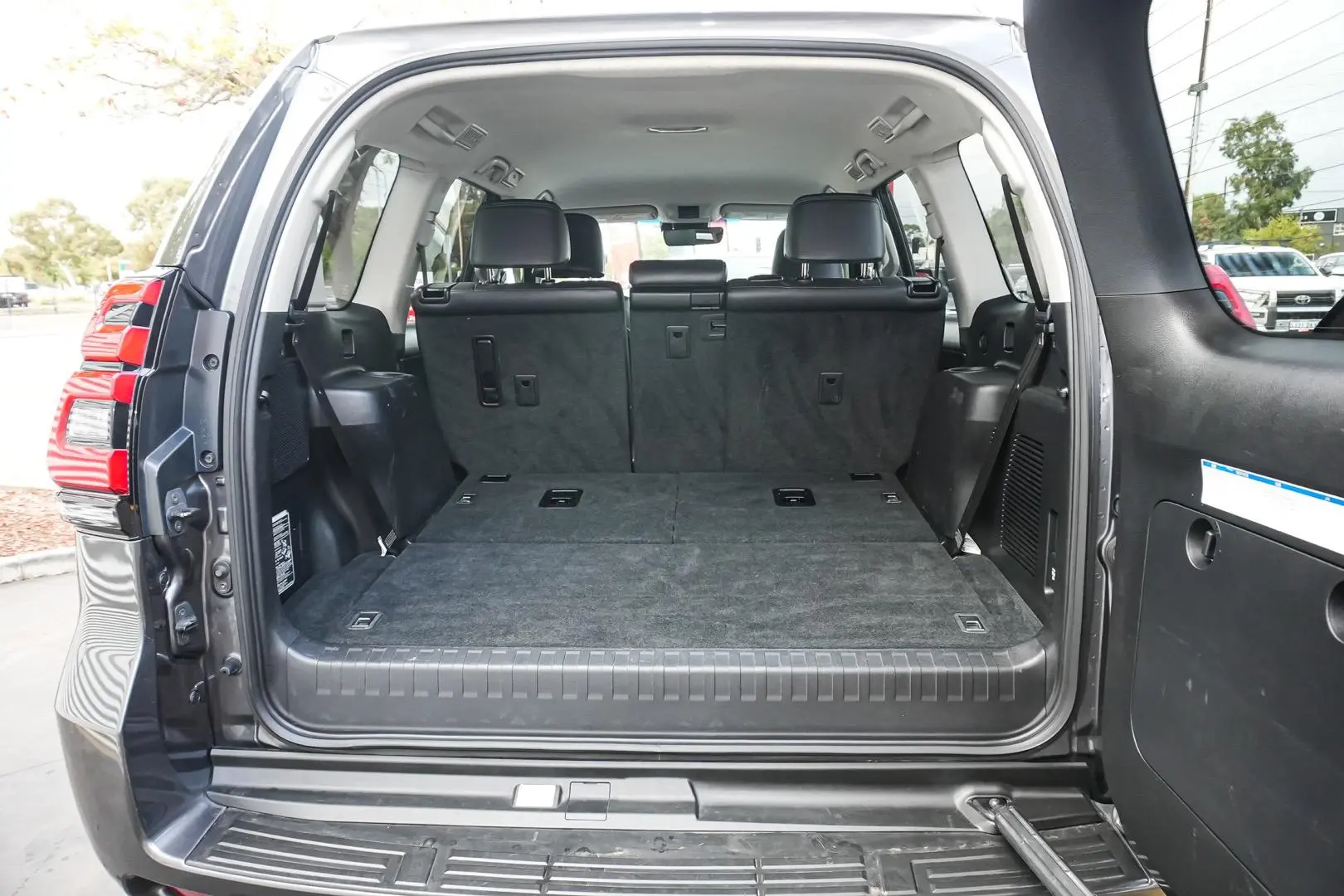 2018 Toyota Landcruiser Prado Gallery Image 11