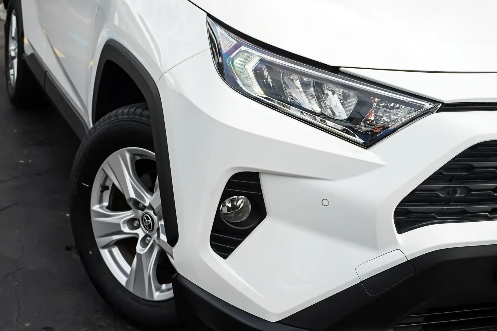 2019 Toyota RAV4 Gallery Image 12