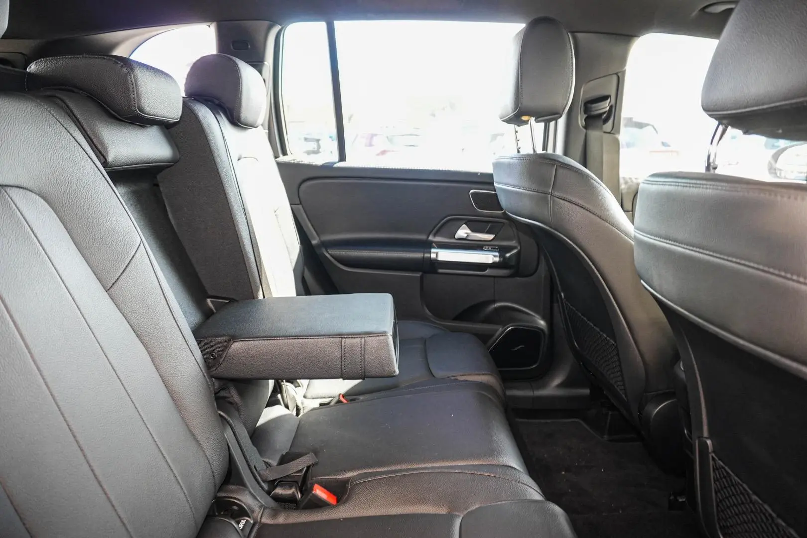 2021 Mercedes-Benz GLB-Class Gallery Image 9