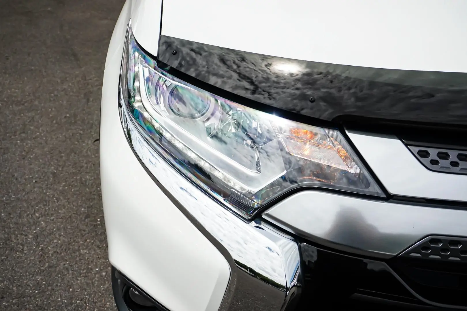 2018 Mitsubishi Outlander Gallery Image 13