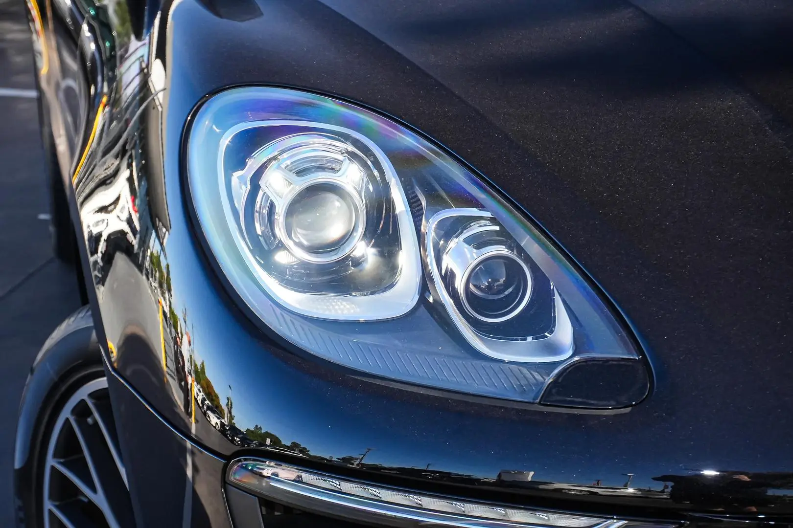 2018 Porsche Macan Gallery Image 12