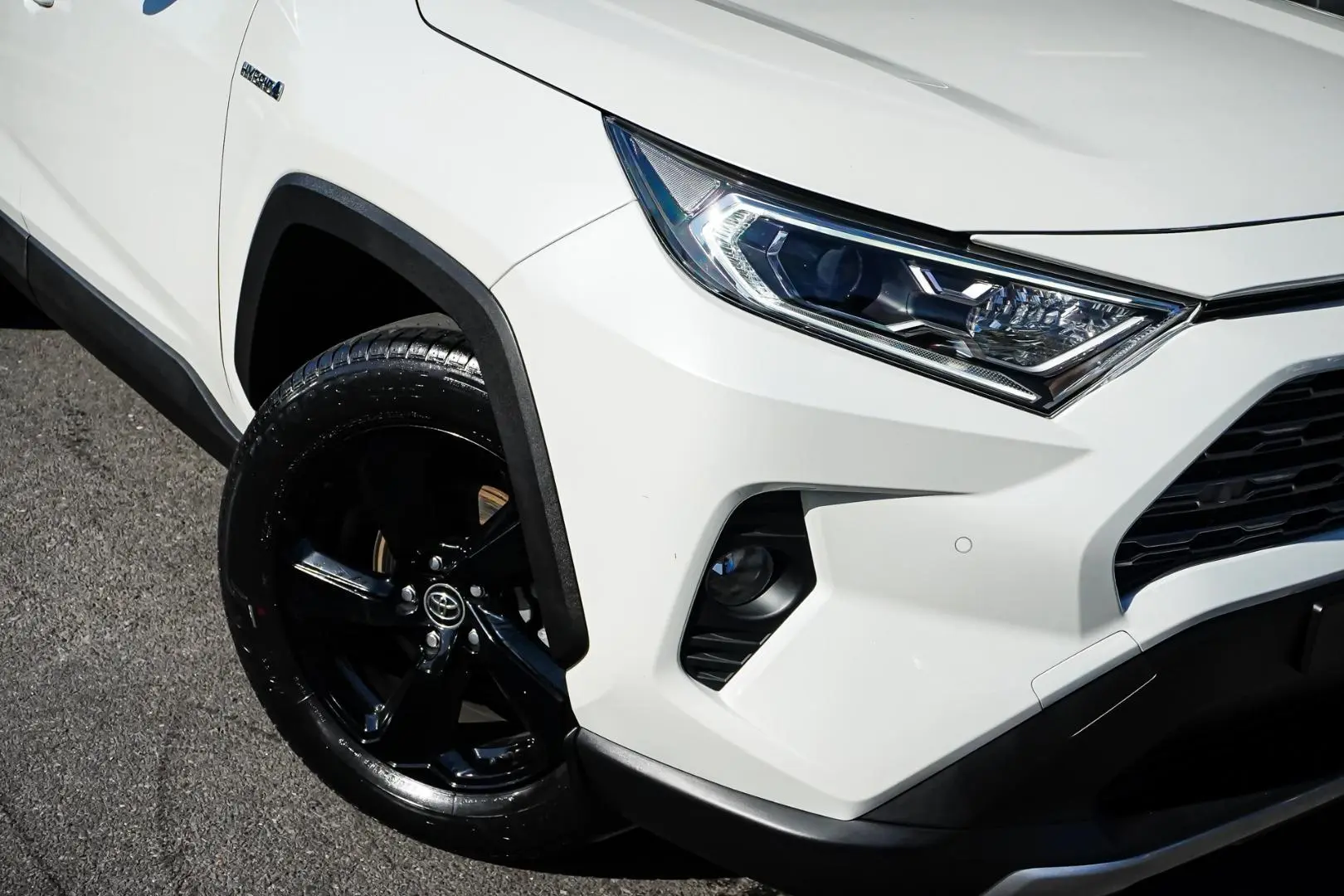 2019 Toyota RAV4 Gallery Image 11