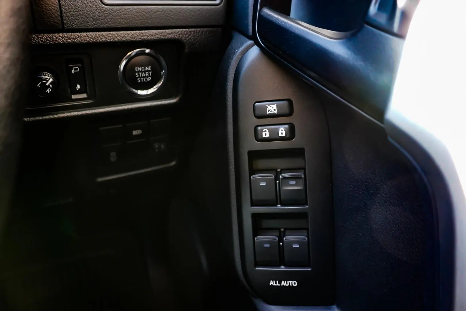 2020 Toyota Landcruiser Prado Gallery Image 22