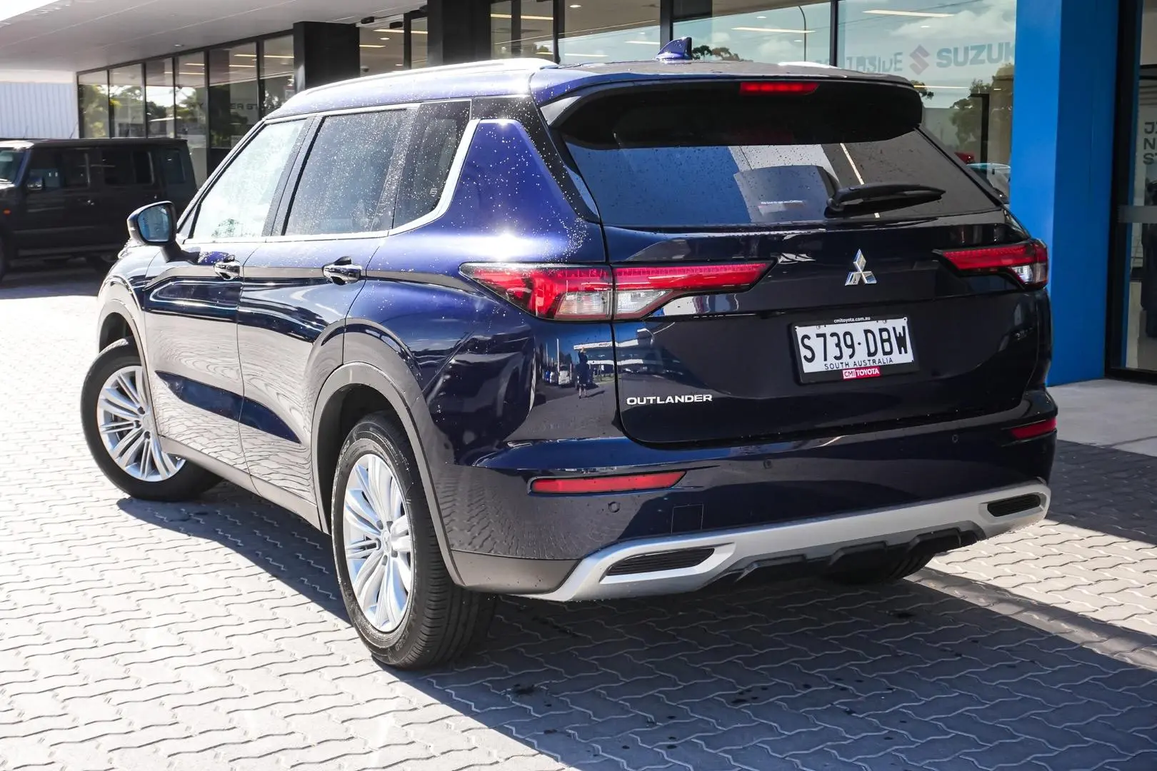 2022 Mitsubishi Outlander Gallery Image 3