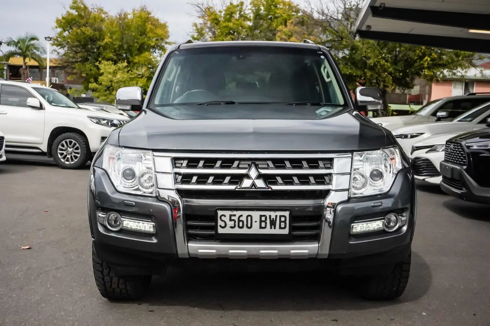 2018 Mitsubishi Pajero Gallery Image 5