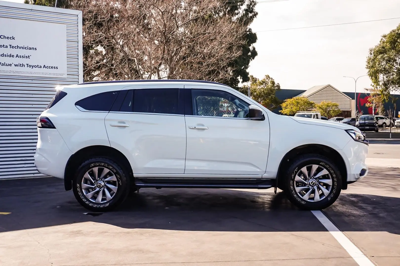 2023 Isuzu MU-X Gallery Image 4