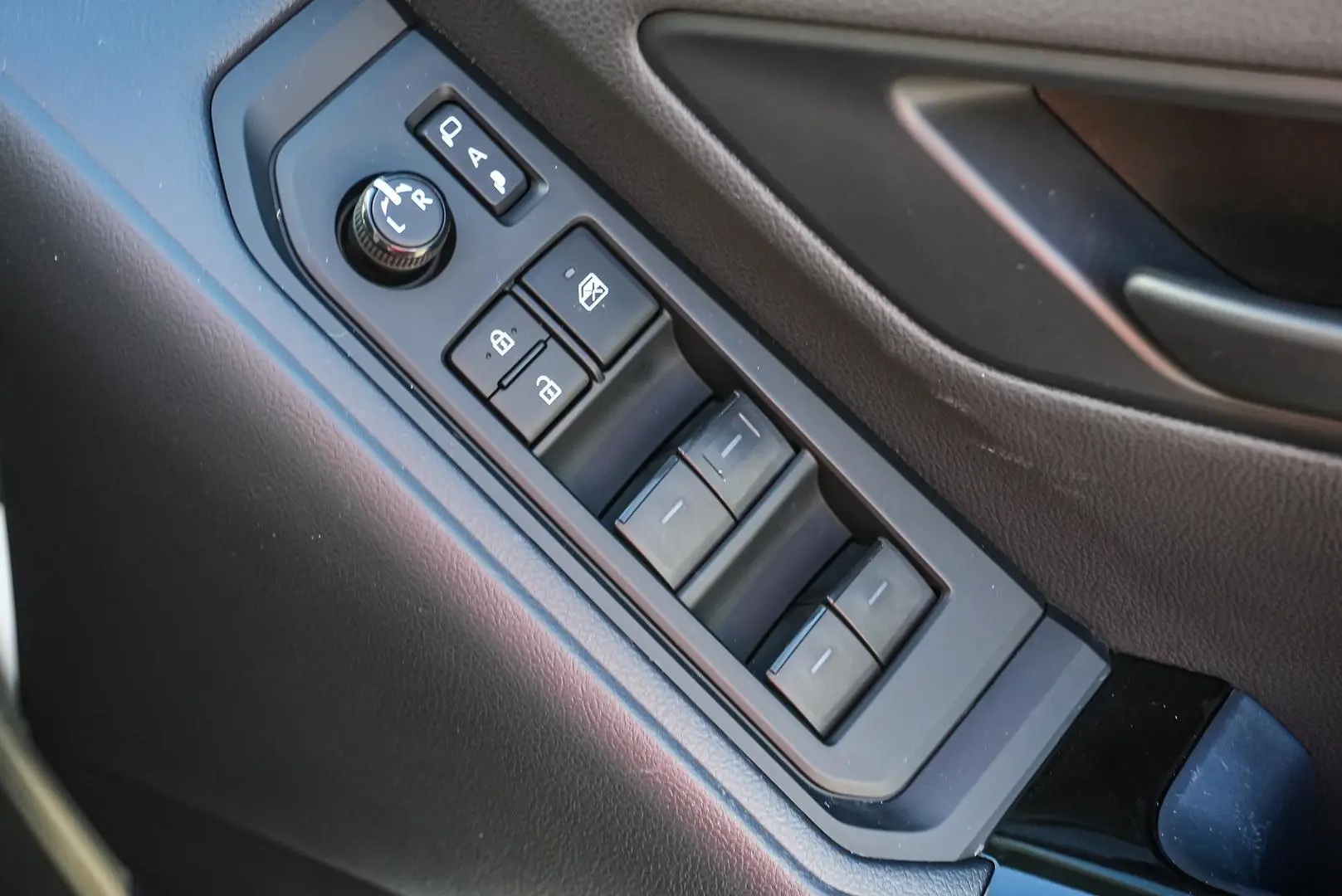 2021 Toyota Landcruiser Gallery Image 17