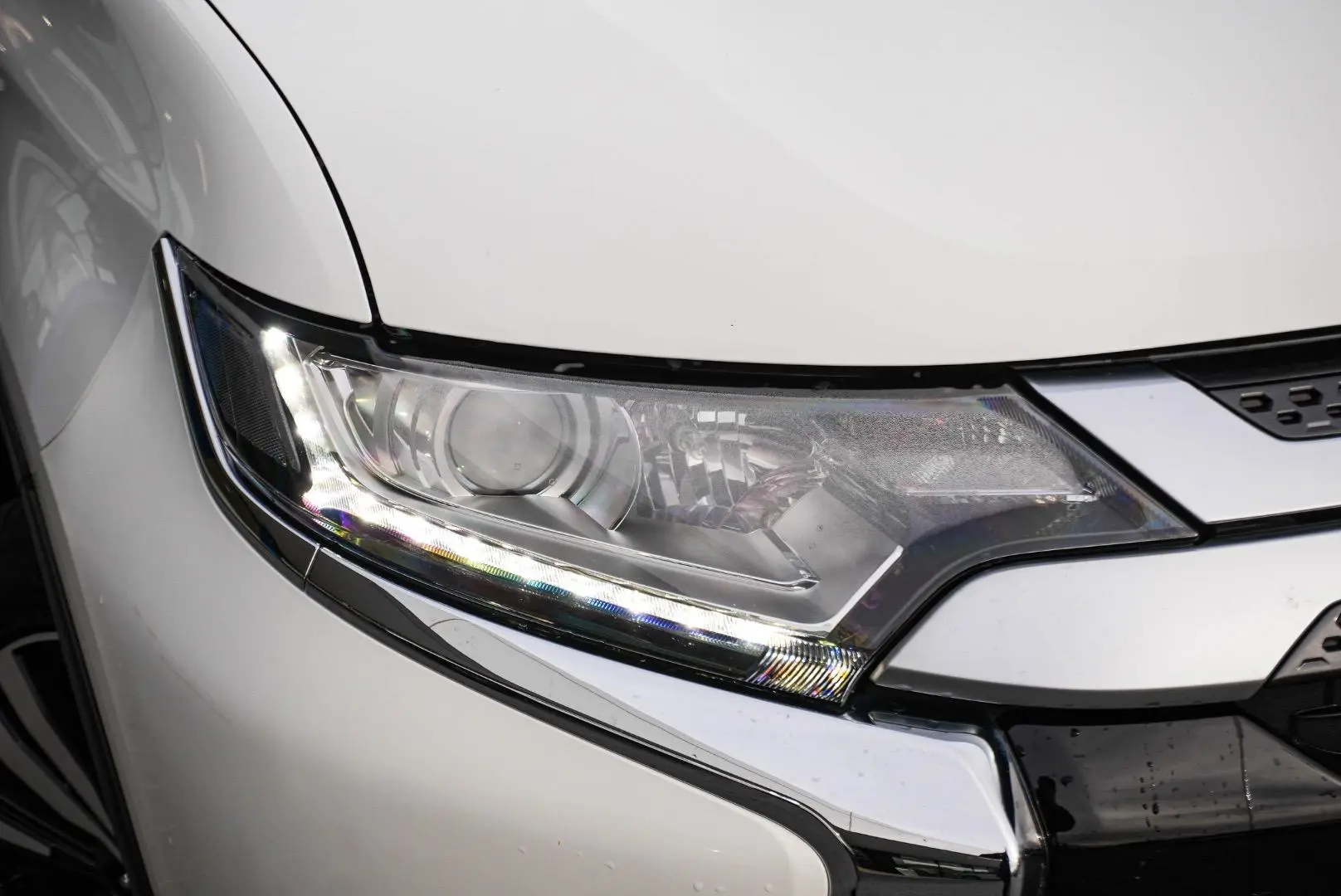 2020 Mitsubishi Outlander Gallery Image 12