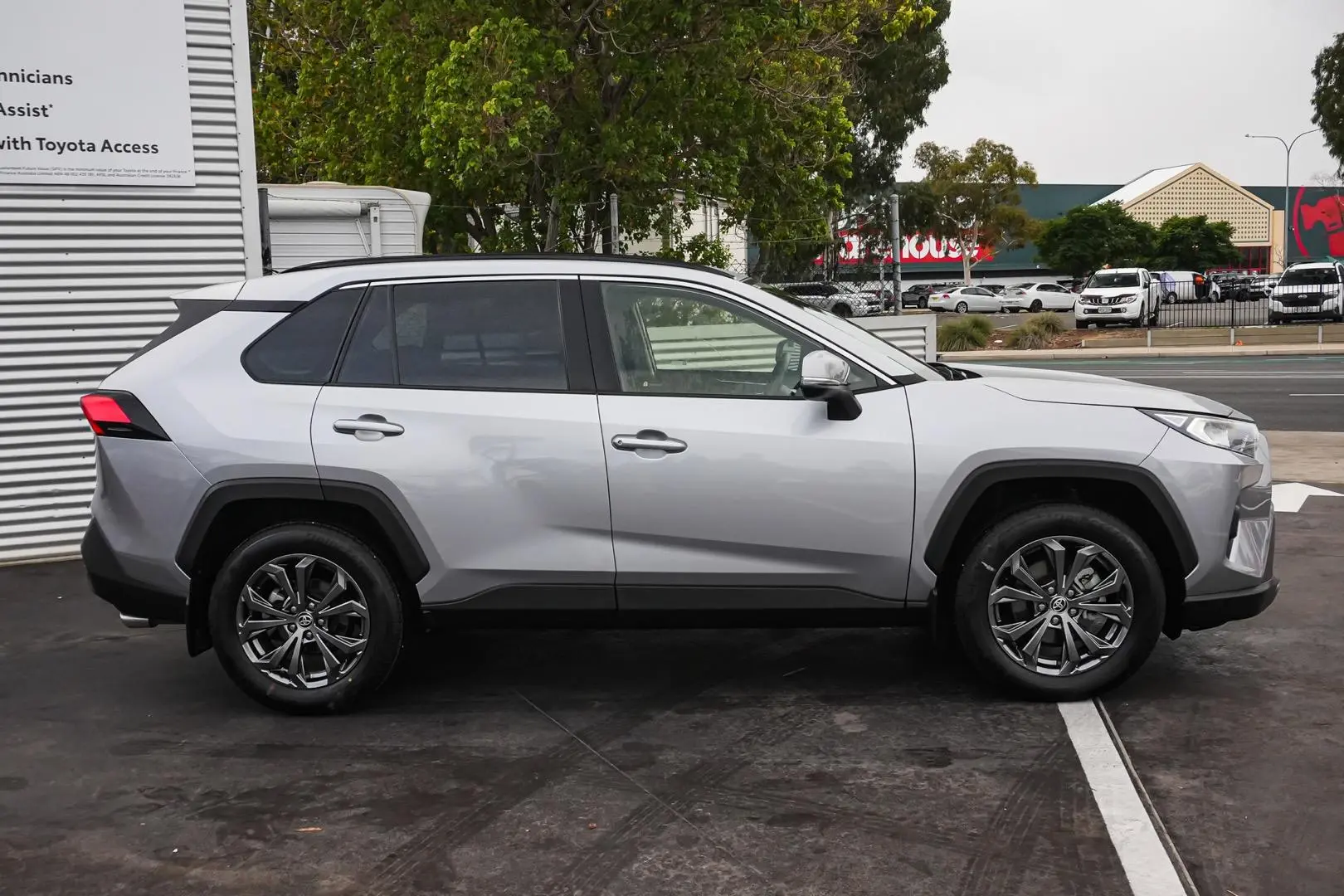 2024 Toyota RAV4 Gallery Image 4