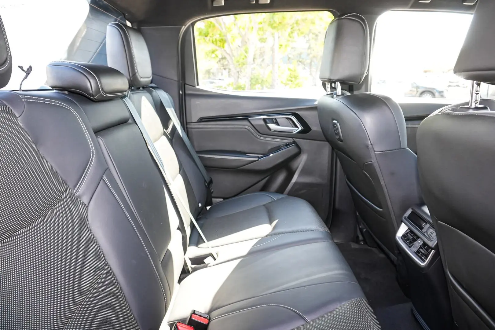 2020 Isuzu D-MAX Gallery Image 9