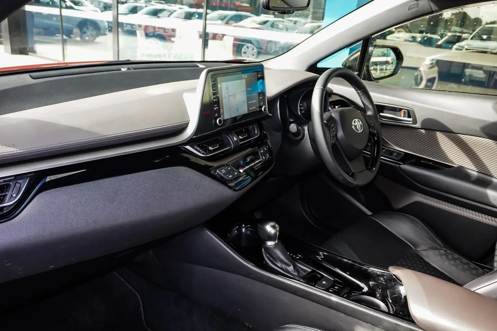 2020 Toyota C-HR Gallery Image 11