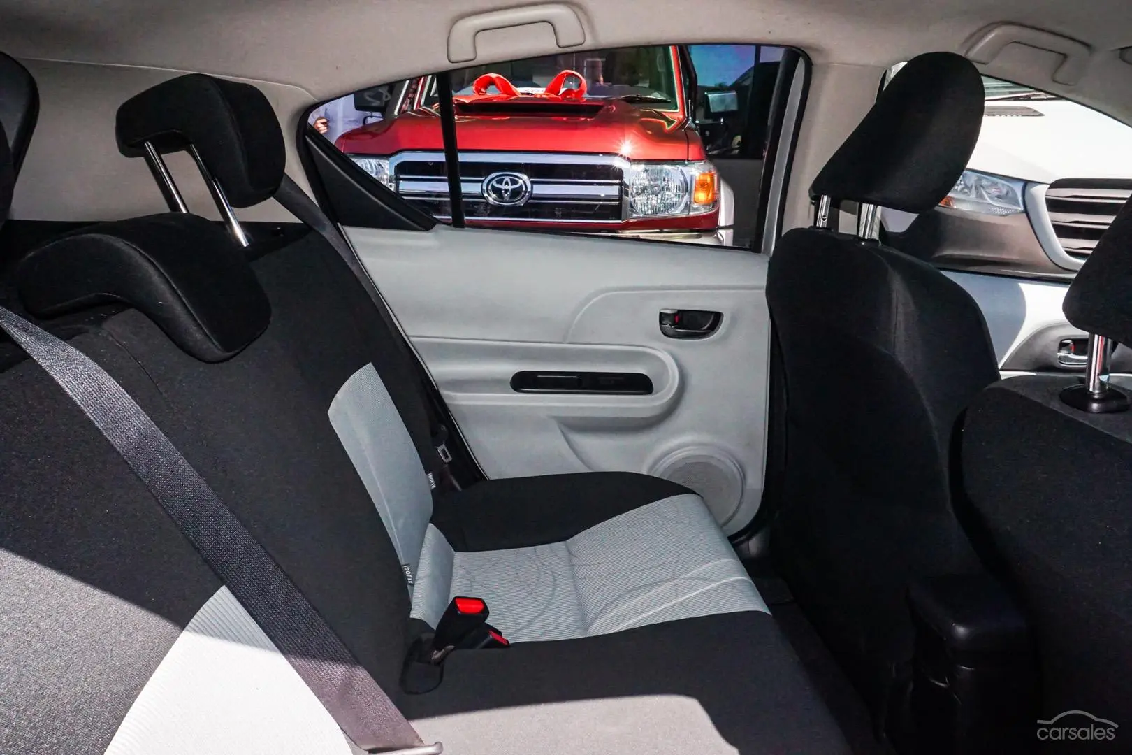 2014 Toyota Prius C Image 8