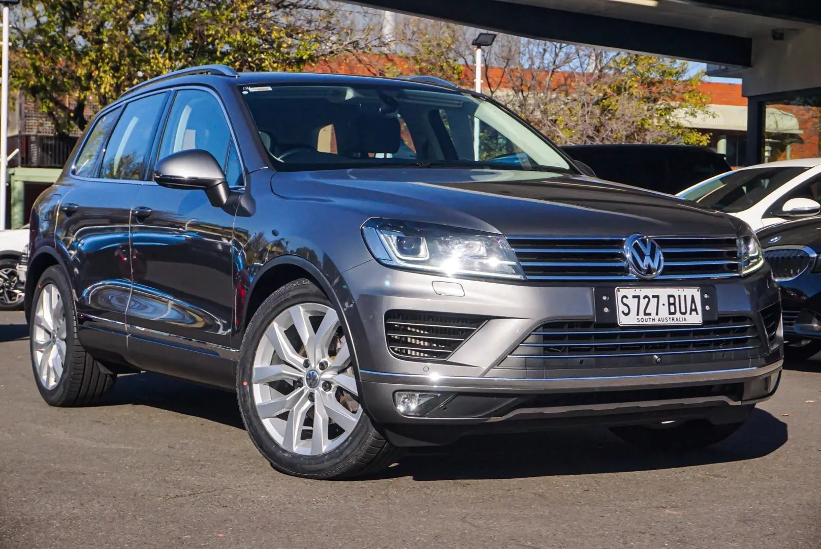 2017 Volkswagen Touareg Gallery Image 1
