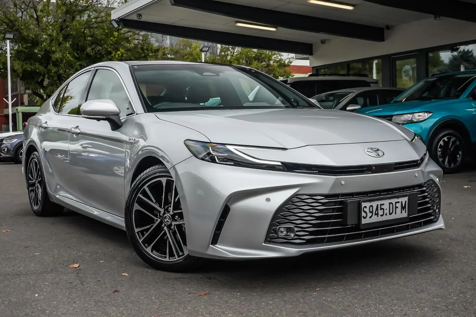 2025 Toyota Camry Gallery Image 2