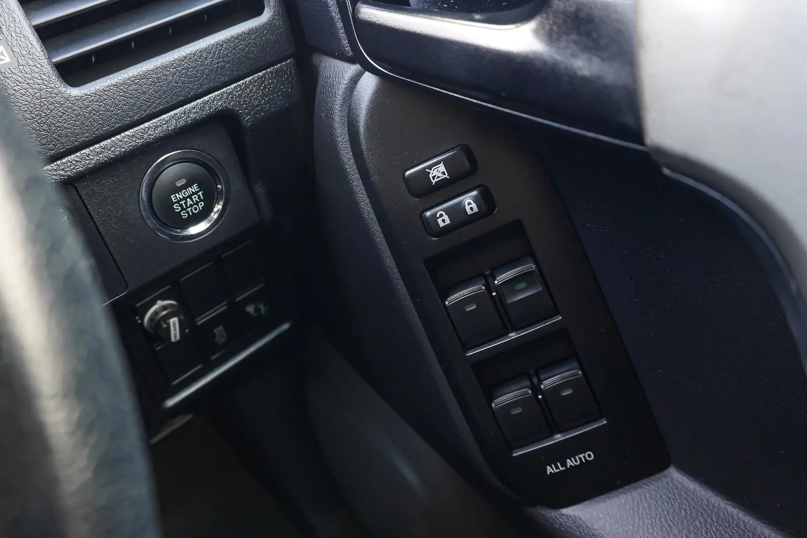 2012 Toyota Landcruiser Prado Gallery Image 21
