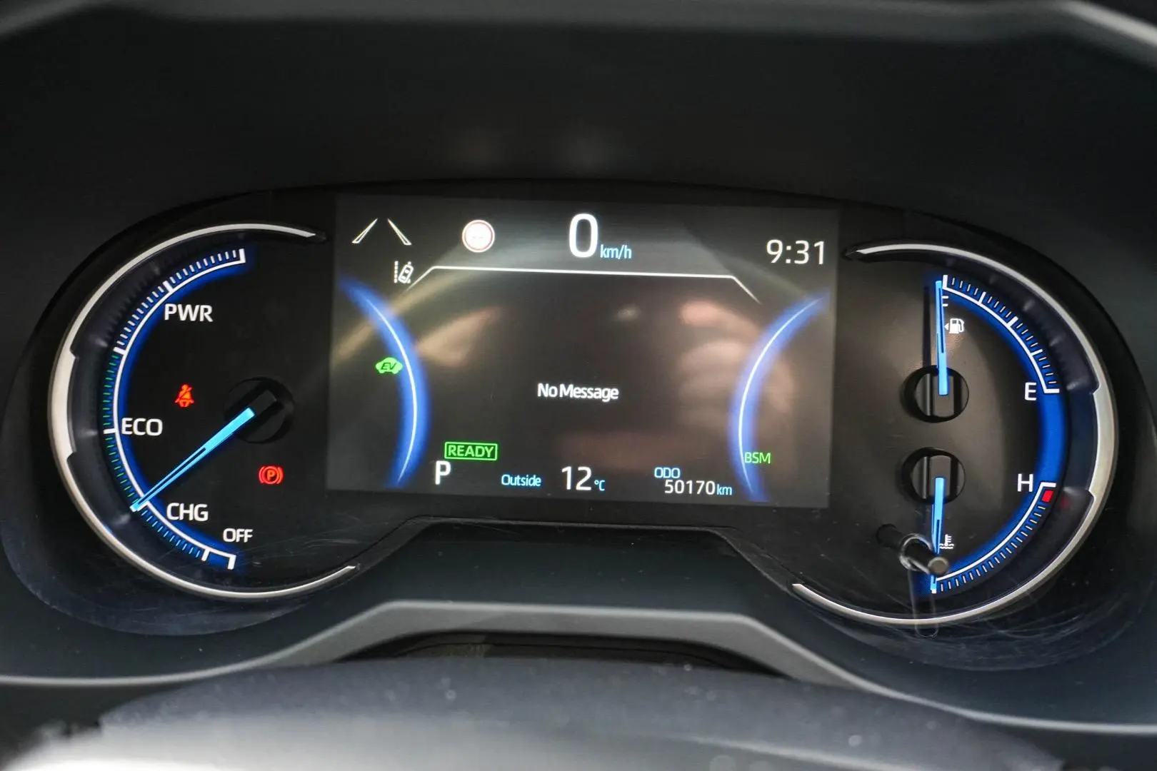 2025 Toyota RAV4 Gallery Image 18