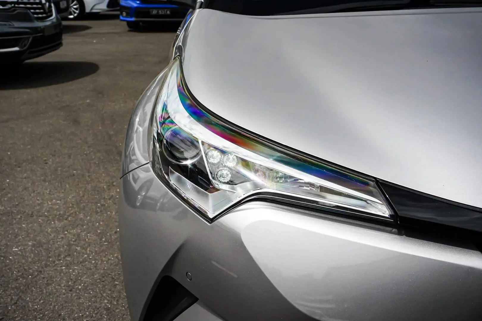 2017 Toyota C-HR Gallery Image 13