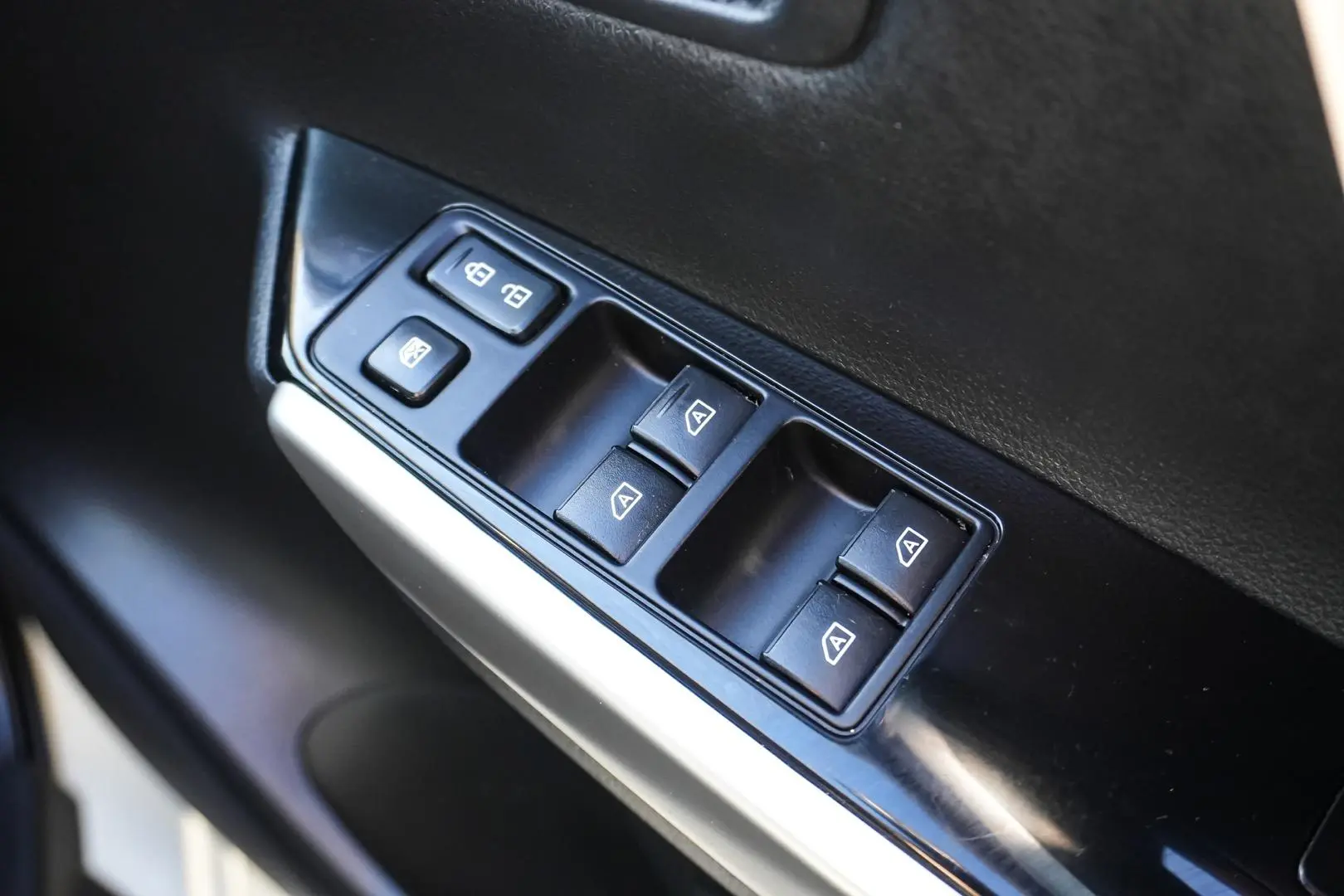 2022 Mitsubishi Pajero Sport Gallery Image 16