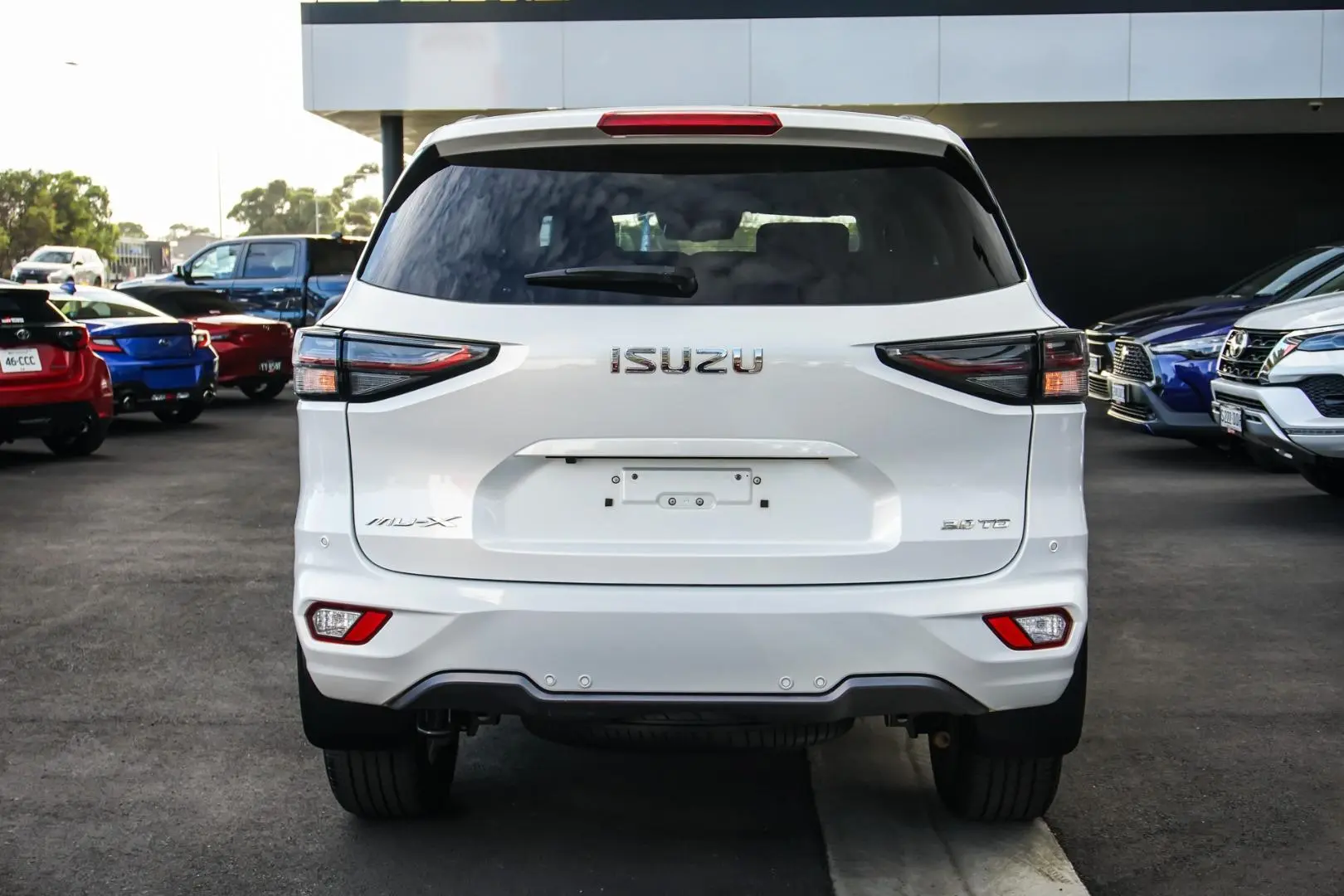 2023 Isuzu Mu-X Gallery Image 4