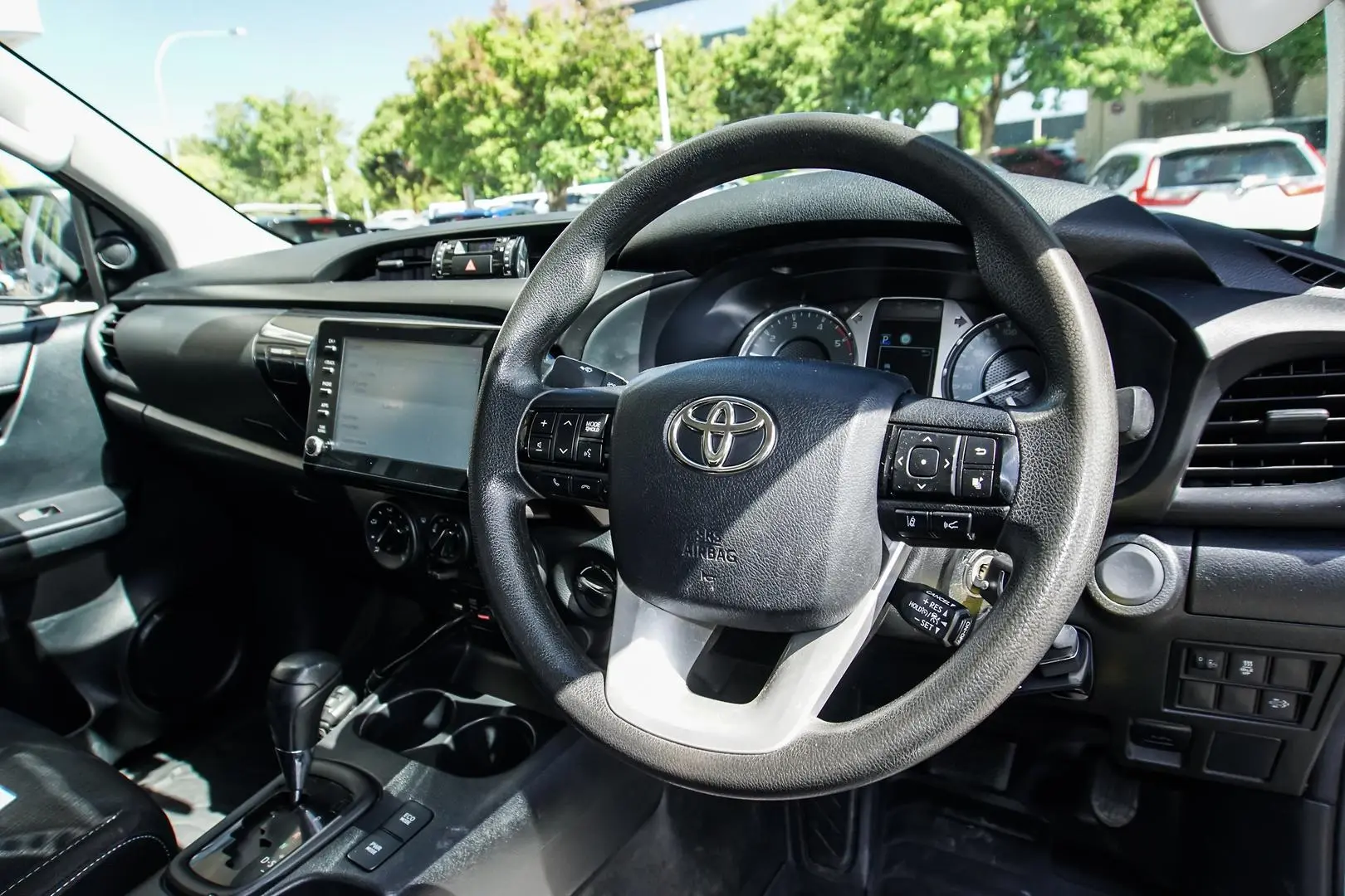 2020 Toyota Hilux Gallery Image 6