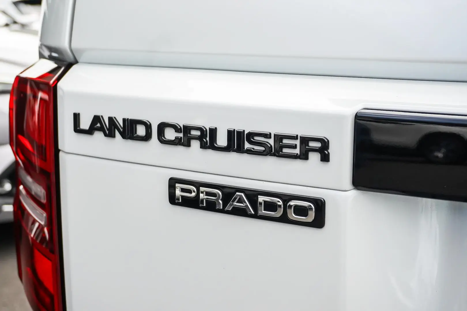2025 Toyota Landcruiser Prado Gallery Image 16