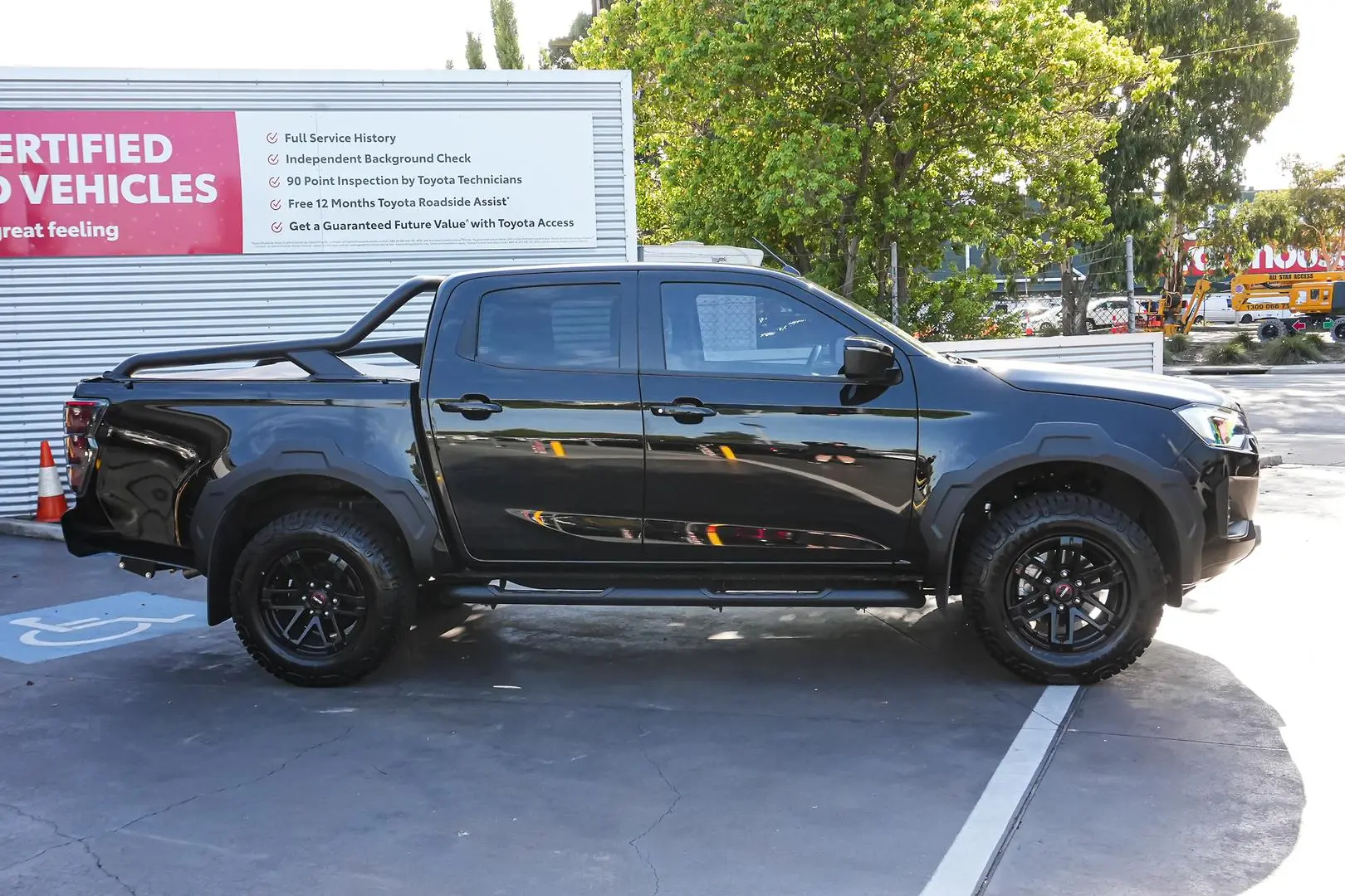 2025 Isuzu D-MAX Gallery Image 4