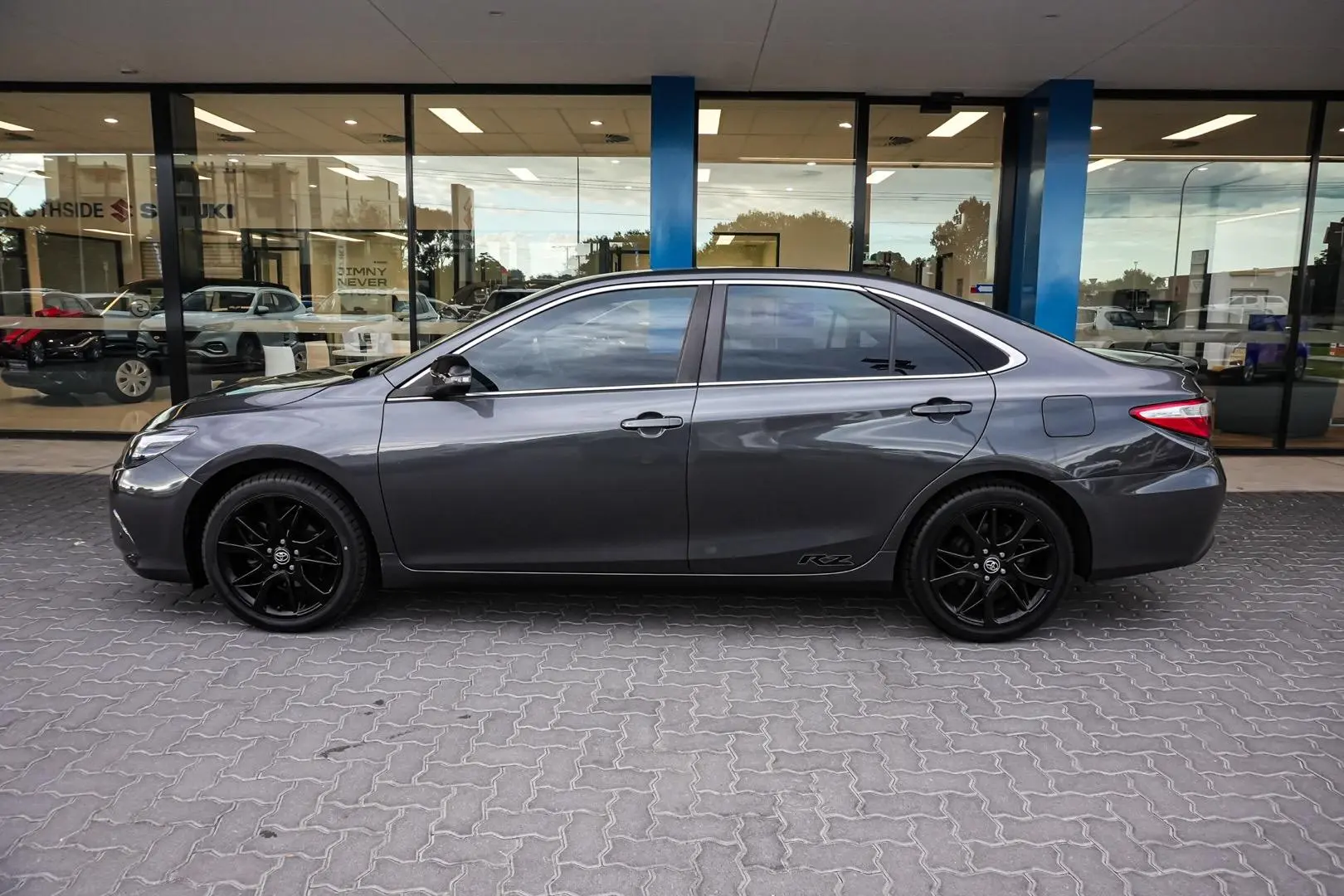 2017 Toyota Camry Gallery Image 4