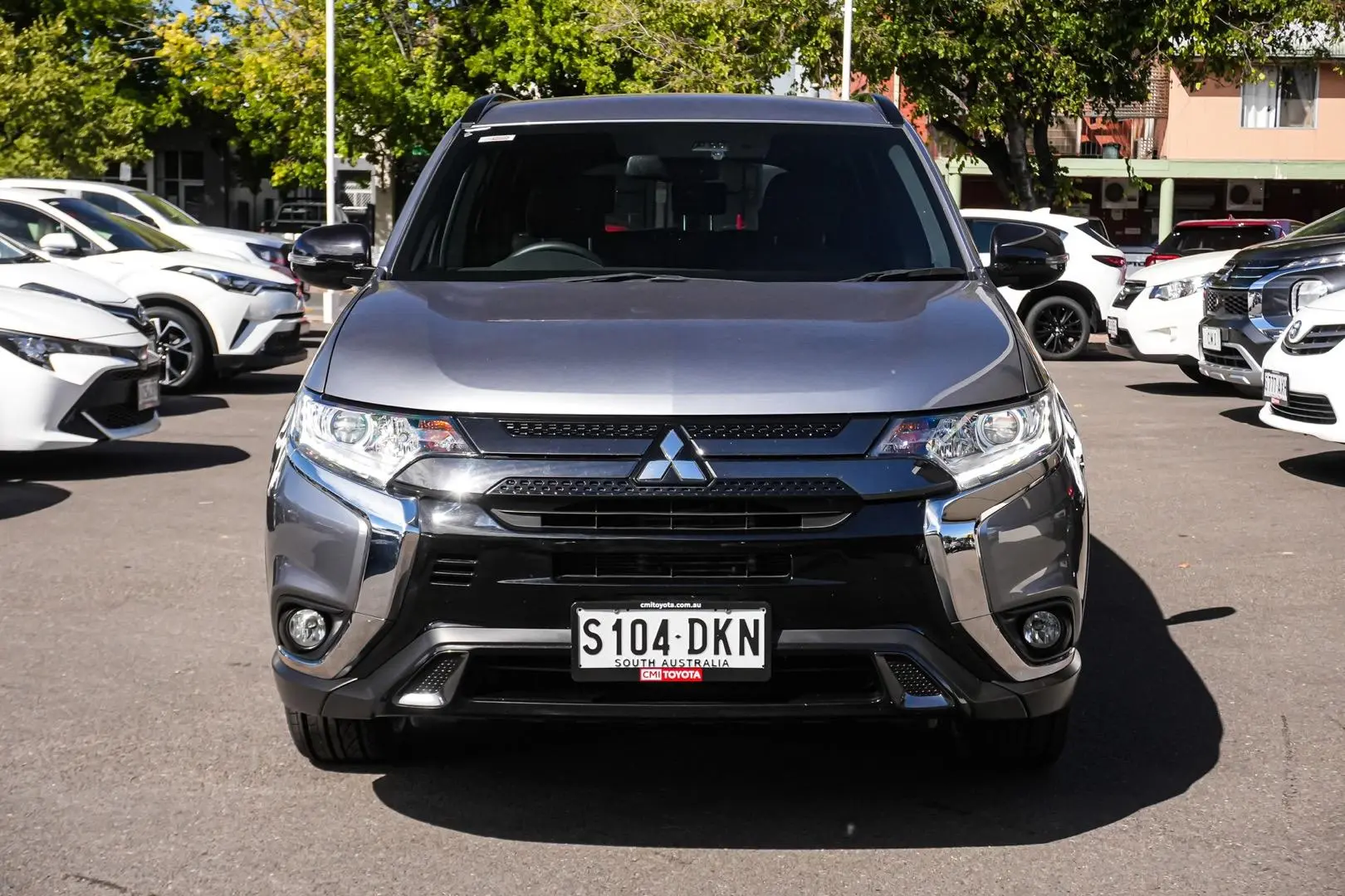 2020 Mitsubishi Outlander Gallery Image 5