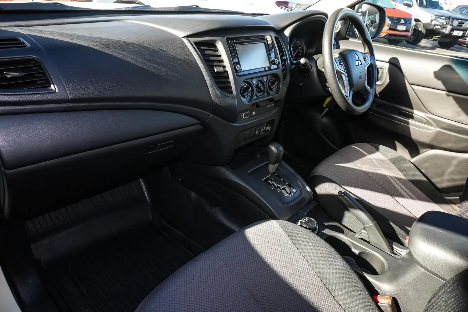 2020 Mitsubishi Triton Gallery Image 12