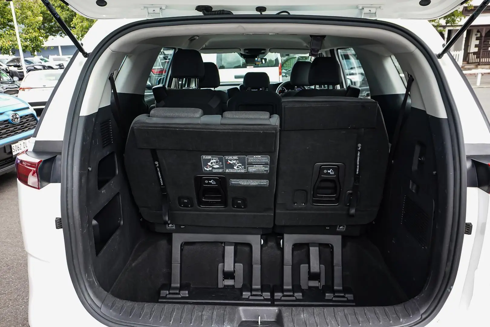 2022 Kia Carnival Gallery Image 10
