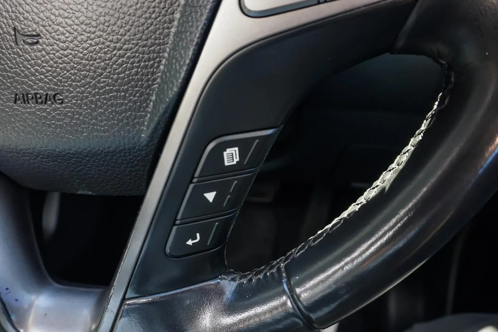 2015 Hyundai Santa Fe Gallery Image 22