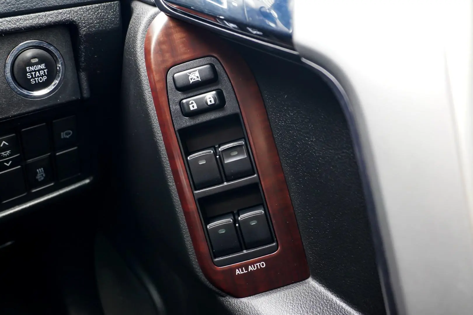 2015 Toyota Landcruiser Prado Gallery Image 21