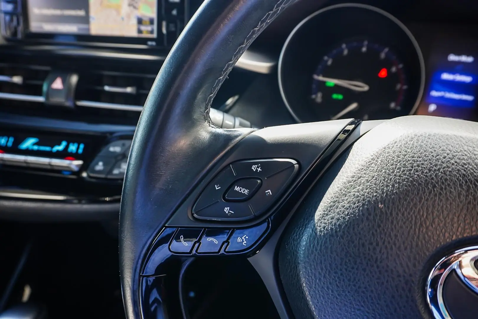 2017 Toyota C-HR Gallery Image 20