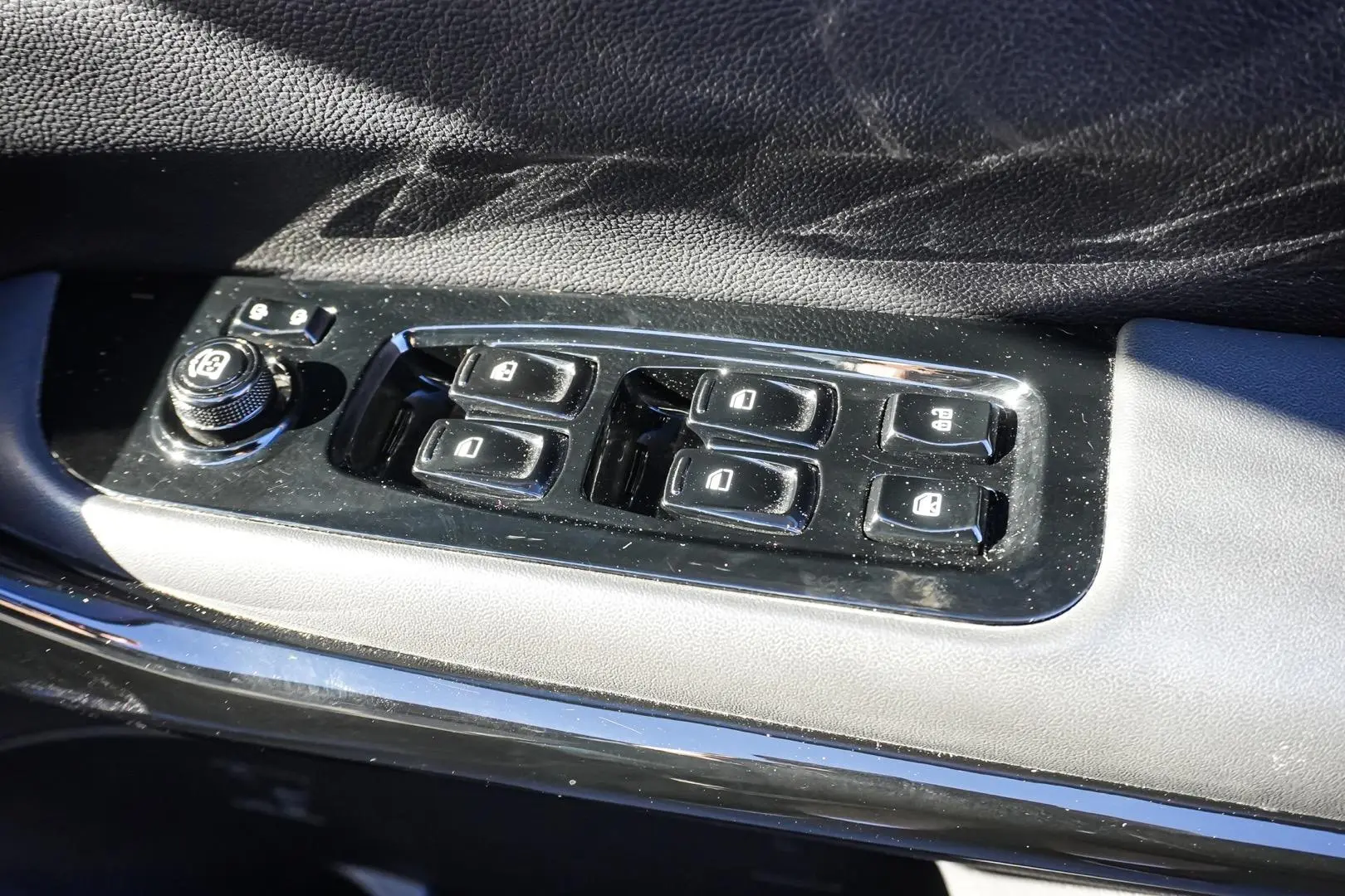 2023 Mahindra XUV700 Gallery Image 16