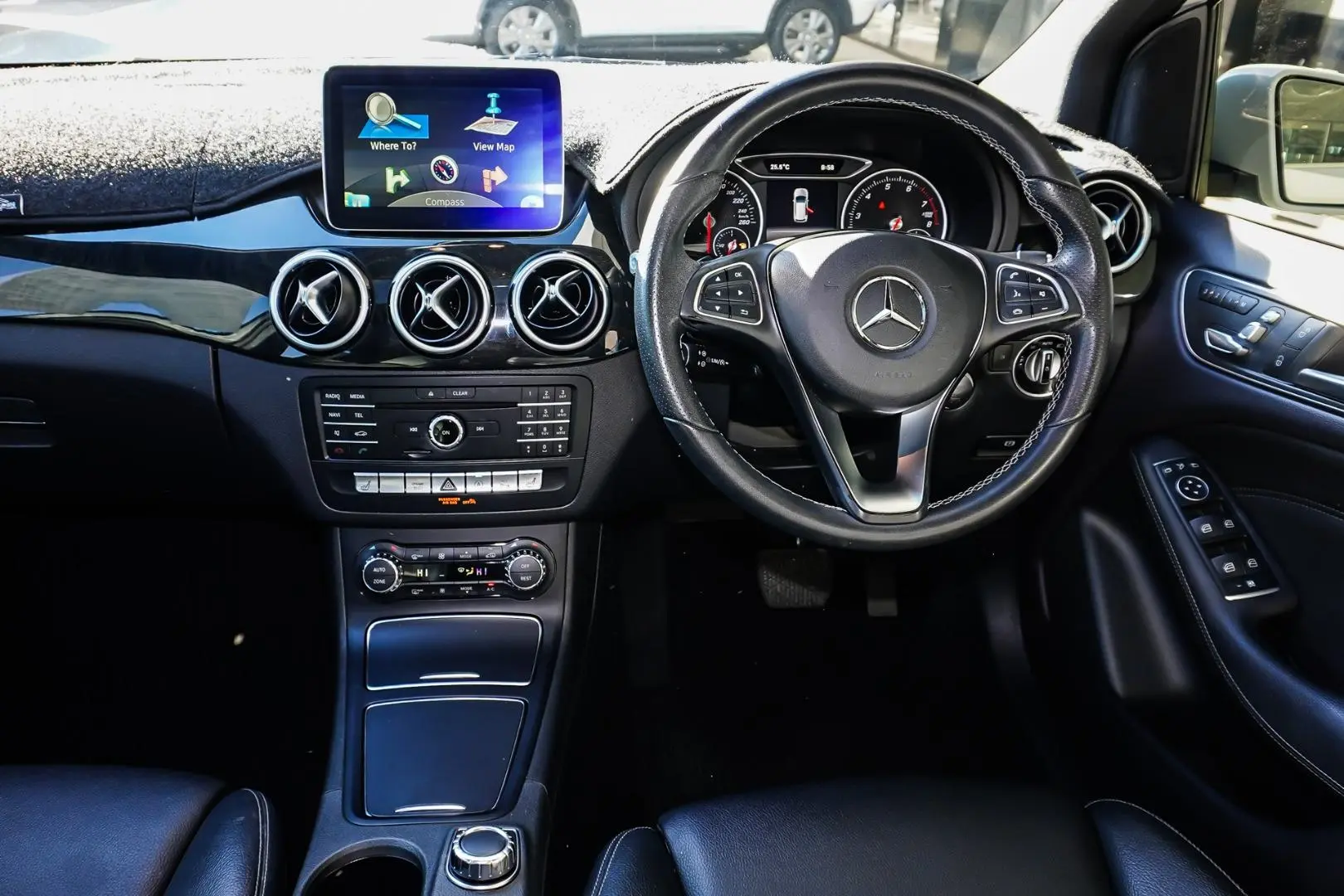 2016 Mercedes-Benz B-Class Gallery Image 9