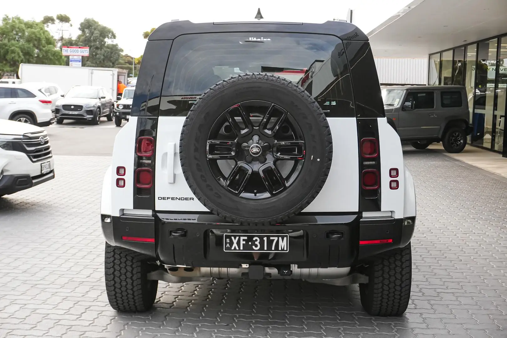 2025 Land Rover Defender Gallery Image 6