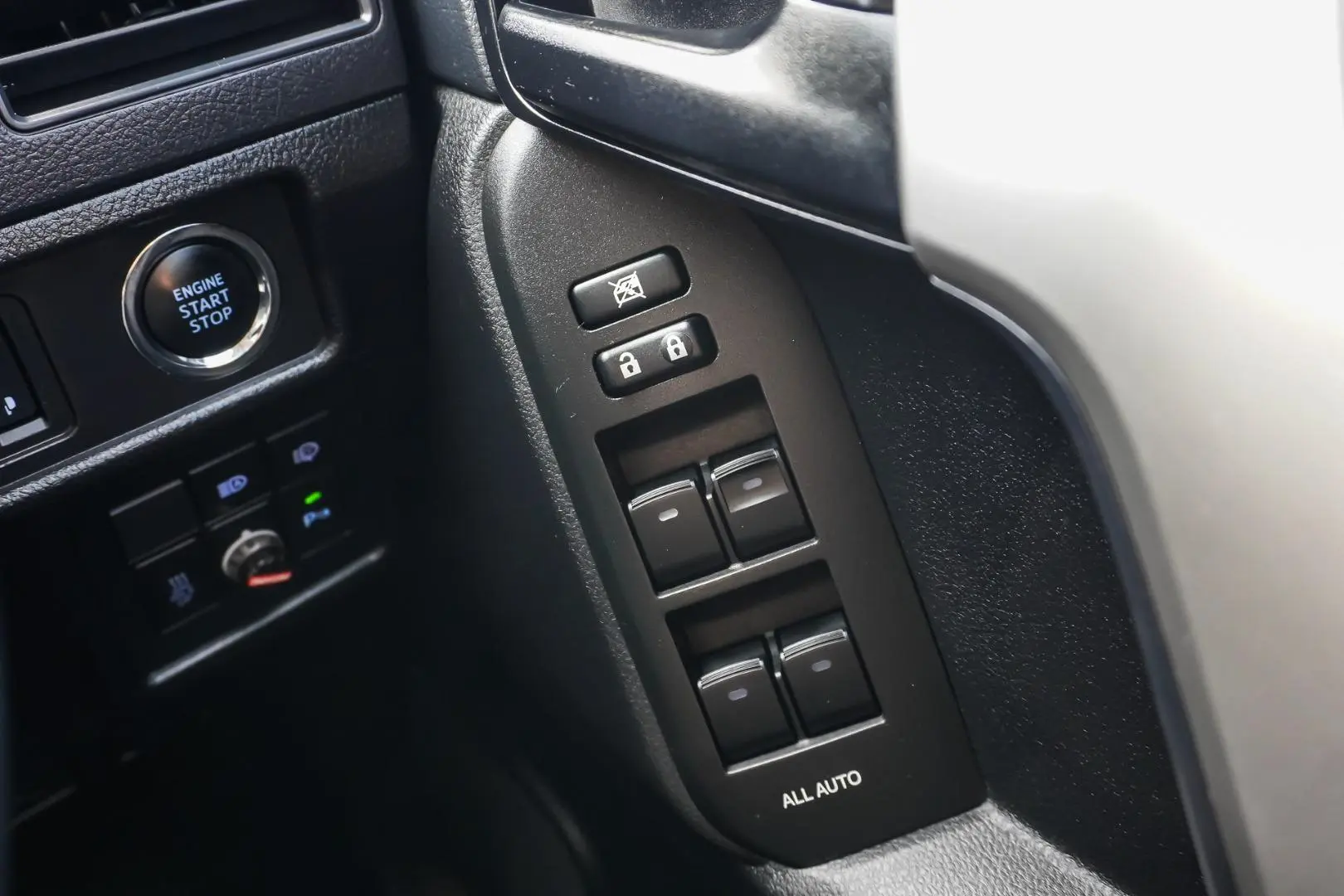 2018 Toyota Landcruiser Prado Gallery Image 22