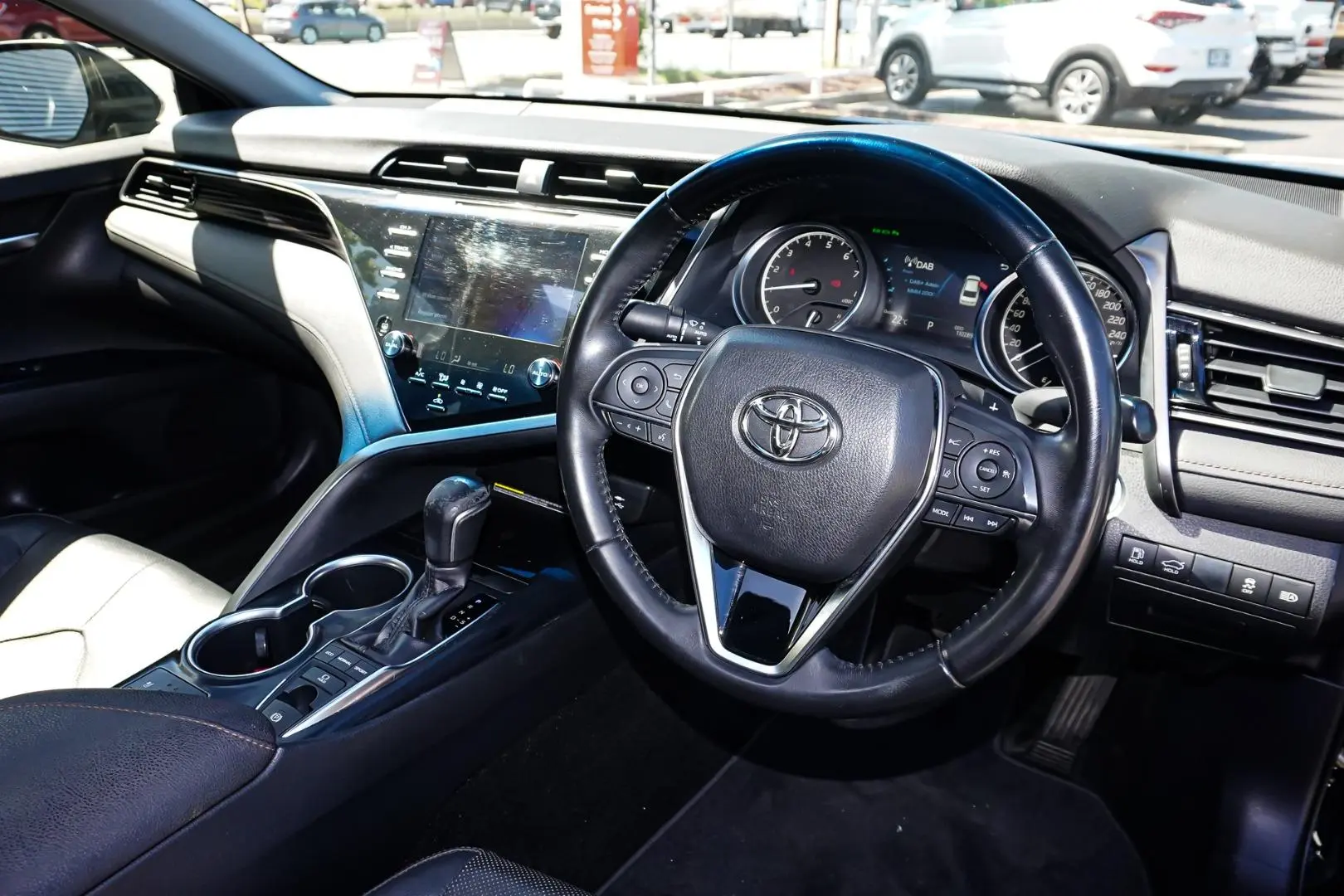 2019 Toyota Camry Gallery Image 7