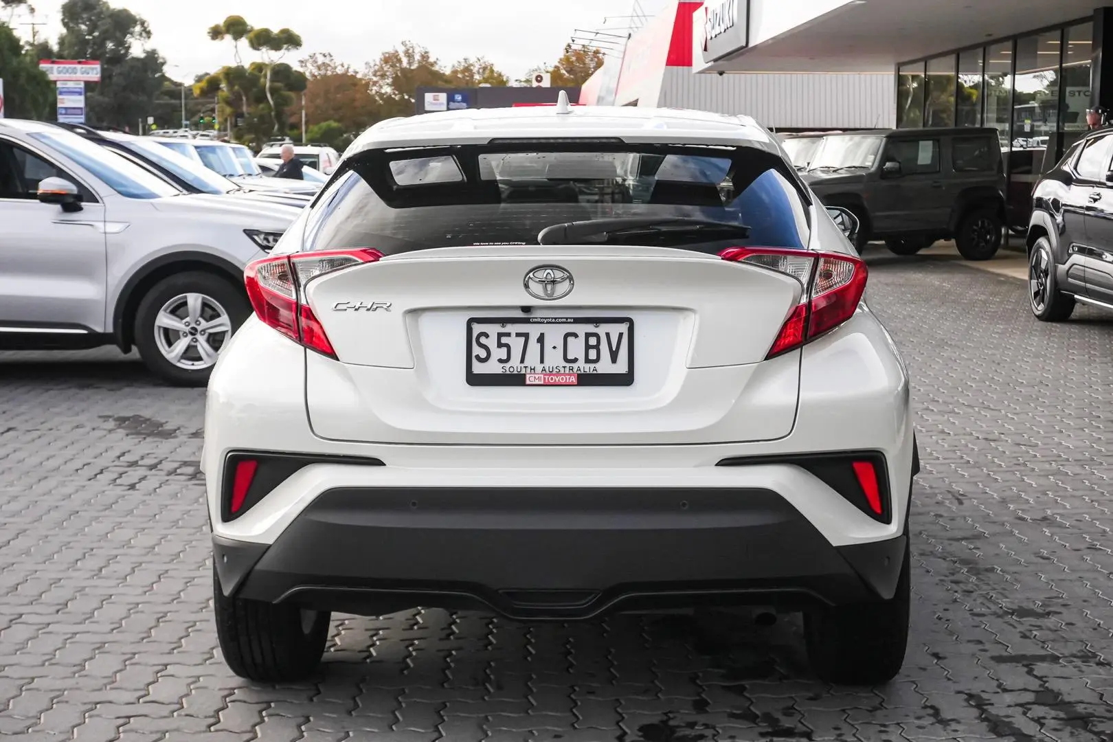 2019 Toyota C-HR Gallery Image 6