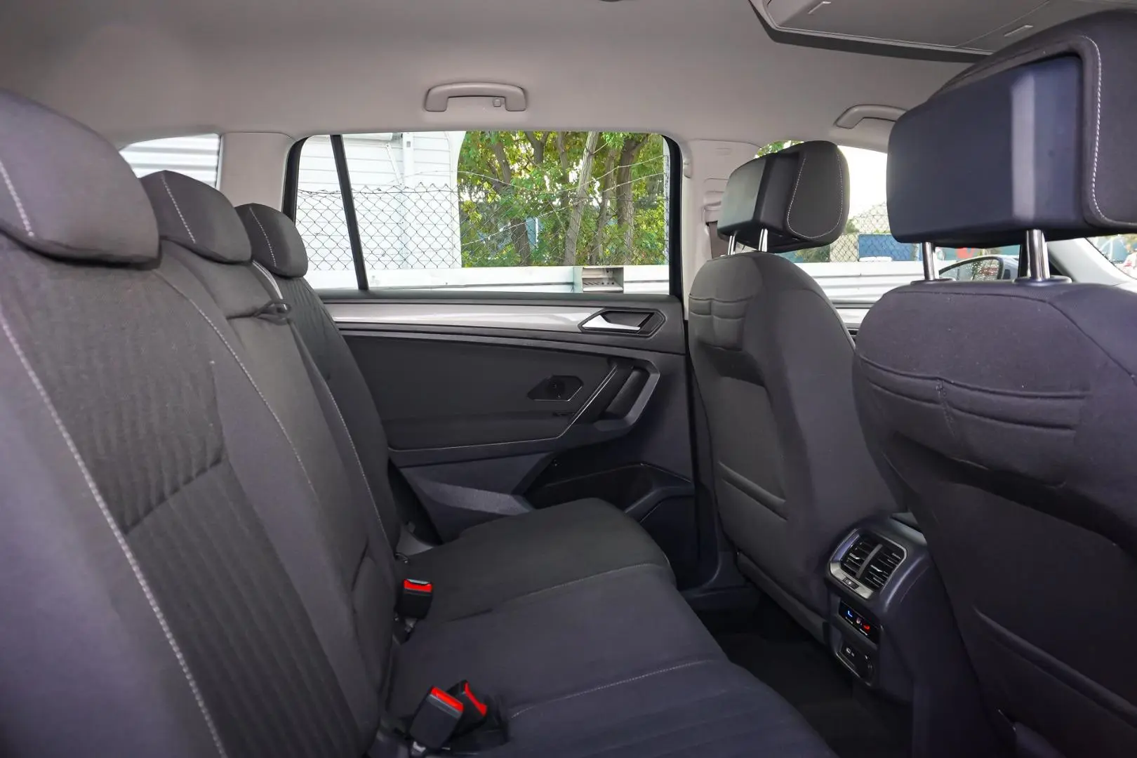 2022 Volkswagen Tiguan Gallery Image 8