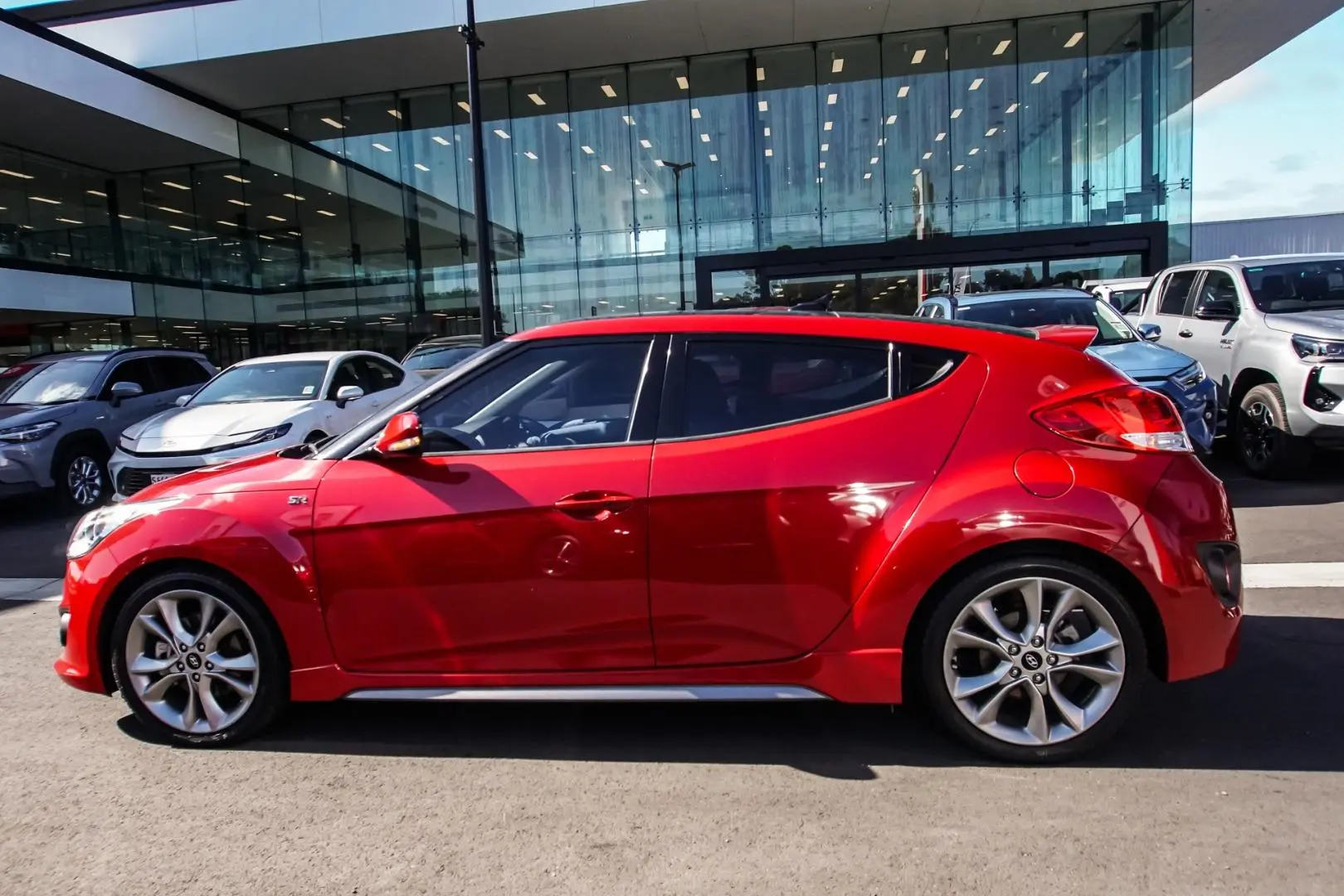 2017 Hyundai Veloster Gallery Image 3