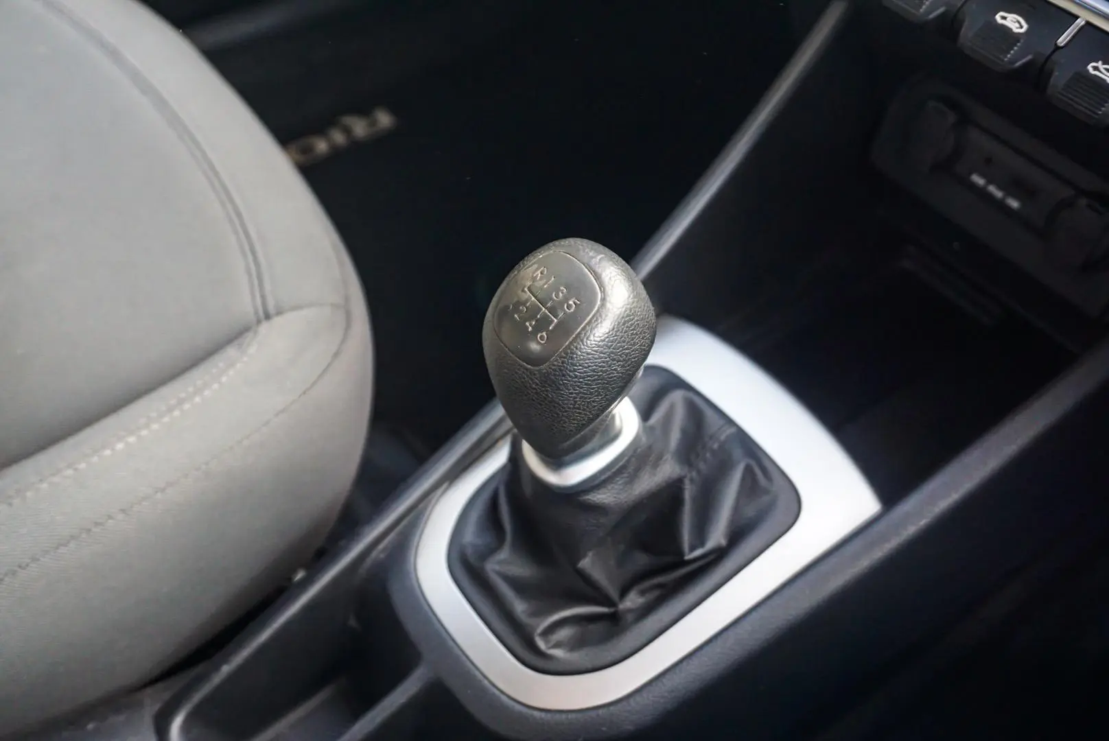 2013 Kia Rio Gallery Image 17