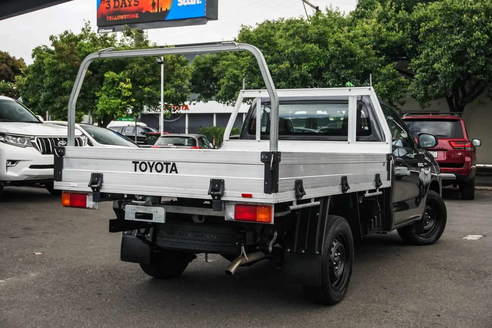 2022 Toyota Hilux Gallery Image 2