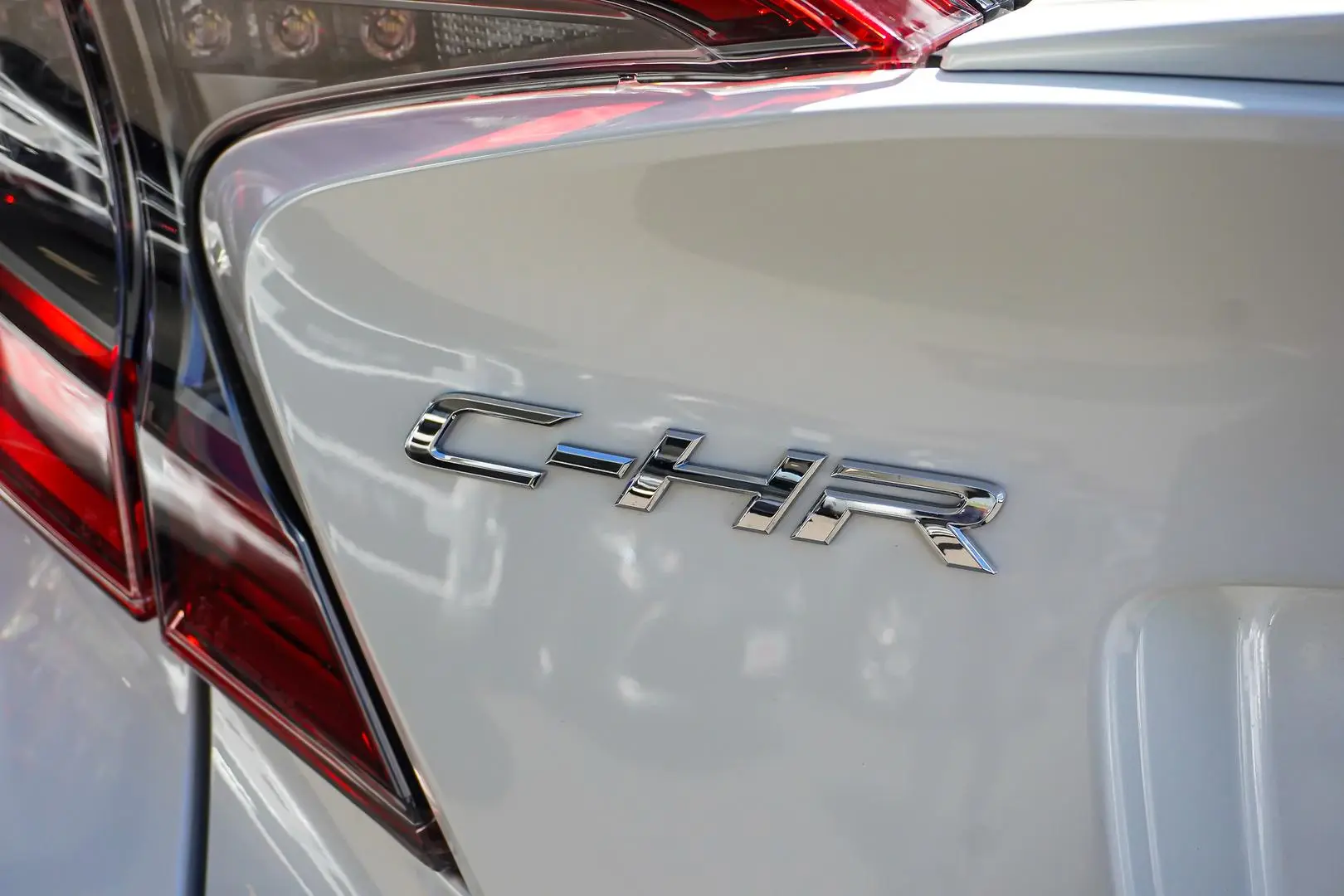 2019 Toyota C-HR Gallery Image 17
