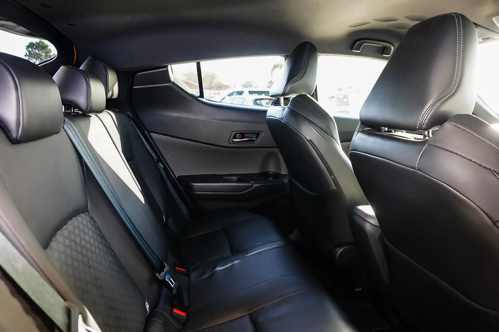2023 Toyota C-HR Gallery Image 7